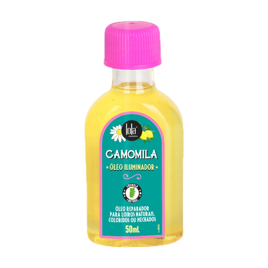 Lola Cosmetics Camomila Óleo Iluminador, 50mL, em frasco transparente com óleo amarelo e tampa rosa vibrante. Formulado com Camomila, é um óleo reparador ideal para realçar o brilho de cabelos loiros.