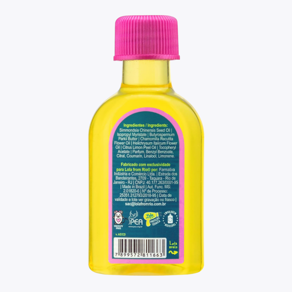 Uma garrafa transparente com Óleo Iluminador Camomila Lola Cosmetics amarelo, tampa rosa e um rótulo azul listando ingredientes e informações do produto em português.